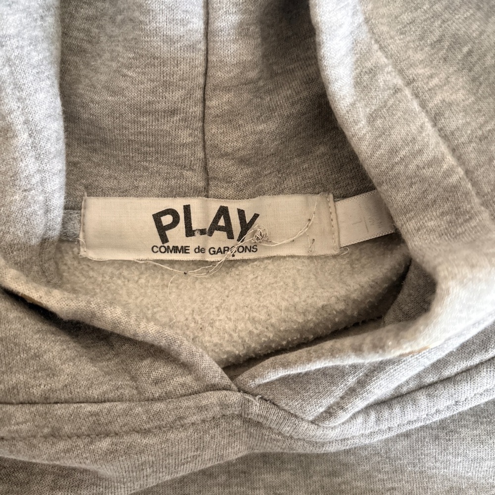 Comme des Garcons PLAY Gray Hoodie with Red Logo - Picture 2 of 4